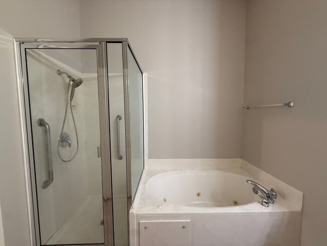 Building Photo - Great 2 Bed 2 Bath Condo!