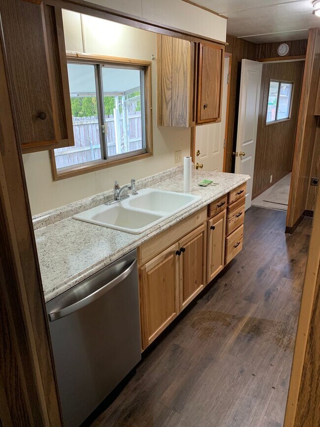 Building Photo - 2 Bedroom 2 Bathroom Mobile Home