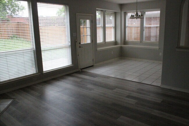 Building Photo - 3623 Rodale Way