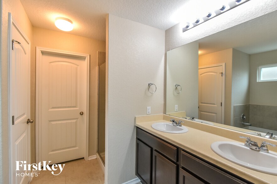 Building Photo - 14008 Shivers Cv