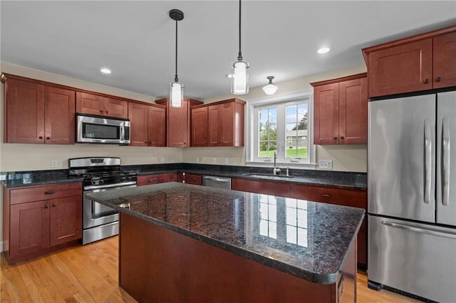 Building Photo - 20 Vanderbilt Ln