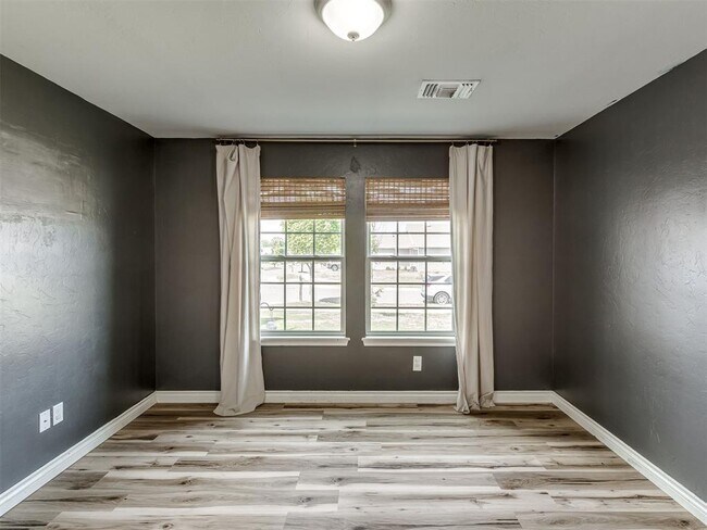 Building Photo - 15120 Nightshade Dr