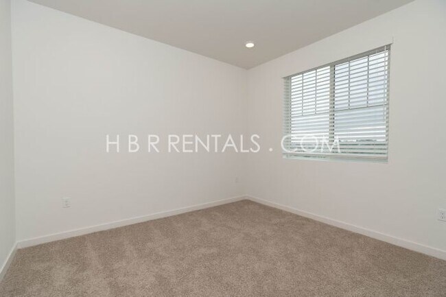 Building Photo - Charming 4-Bed, 3-Bath Home in Lathrop’s T...