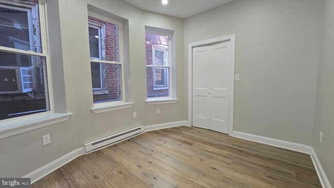 Building Photo - 1207 W Wyoming Ave