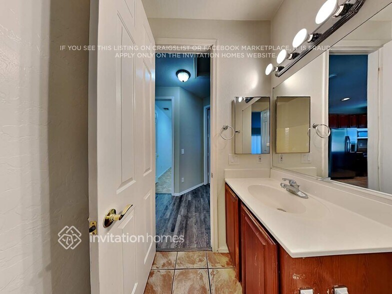 Building Photo - 5904 W Wood St