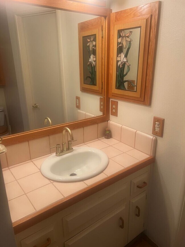 Building Photo - Scenic Hillside Living – Spacious 3 Bed, 2 Bath with Sweeping Views