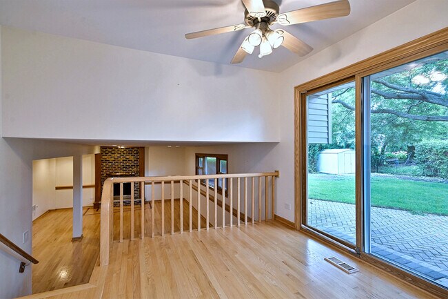 Building Photo - 2360 N Drury Ln
