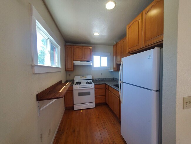 Building Photo - 442 8th St