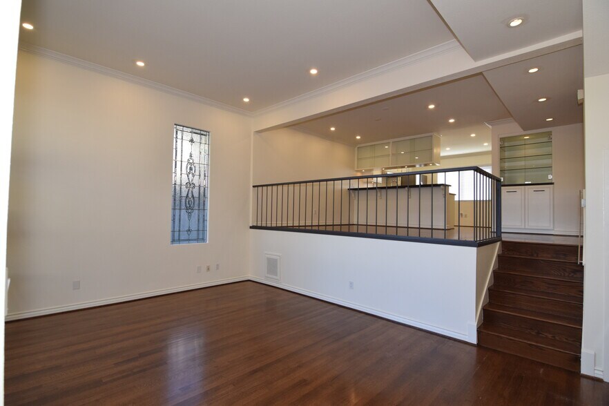 Building Photo - 13340 Maxella Ave