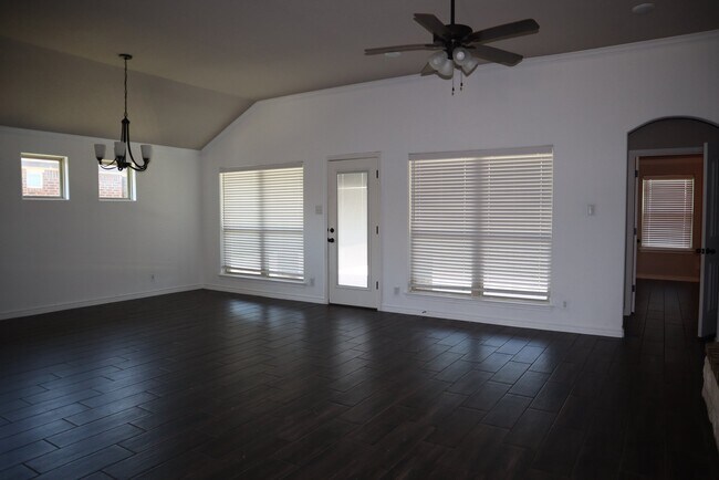 Building Photo - 5207 Colina Dr