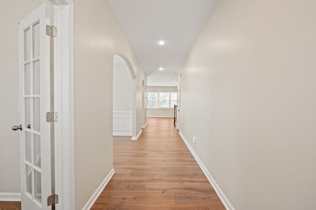 Building Photo - Stunning New Home in Enclave section Chateau