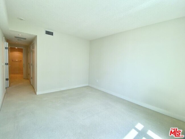 Building Photo - 3141 Michelson Dr