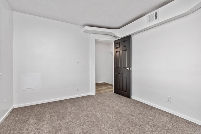 Building Photo - 3BR Townhome for Rent - with Central Air!!