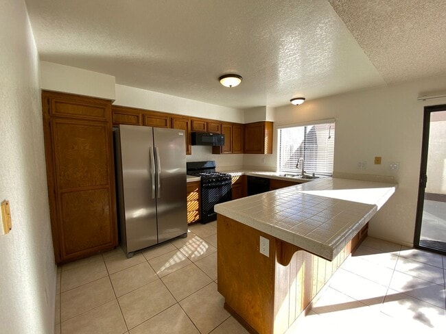 Building Photo - 3 Bed 2 Story Townhome in Tanglewood Community!