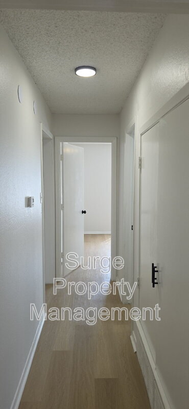 Building Photo - 227 Vista Way