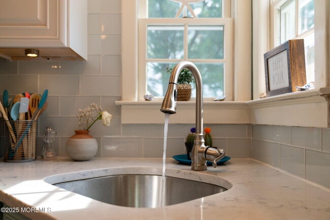 Building Photo - 413 13th Ave