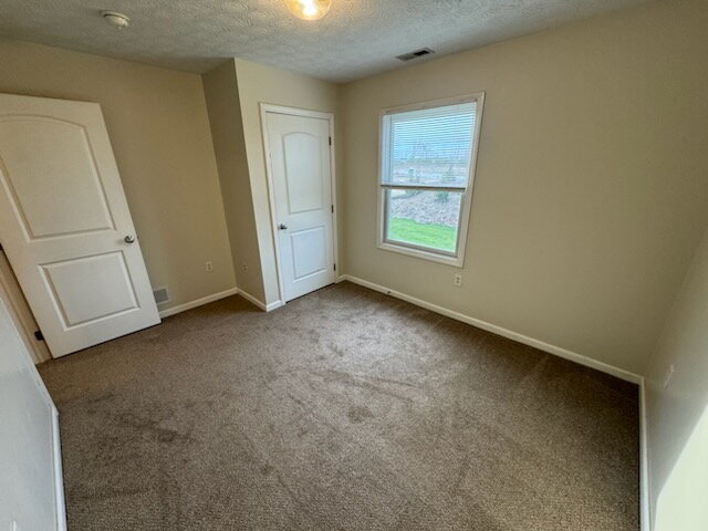 Building Photo - 2 Bedroom Townhome