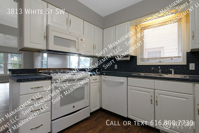 Building Photo - 3813 White St SW