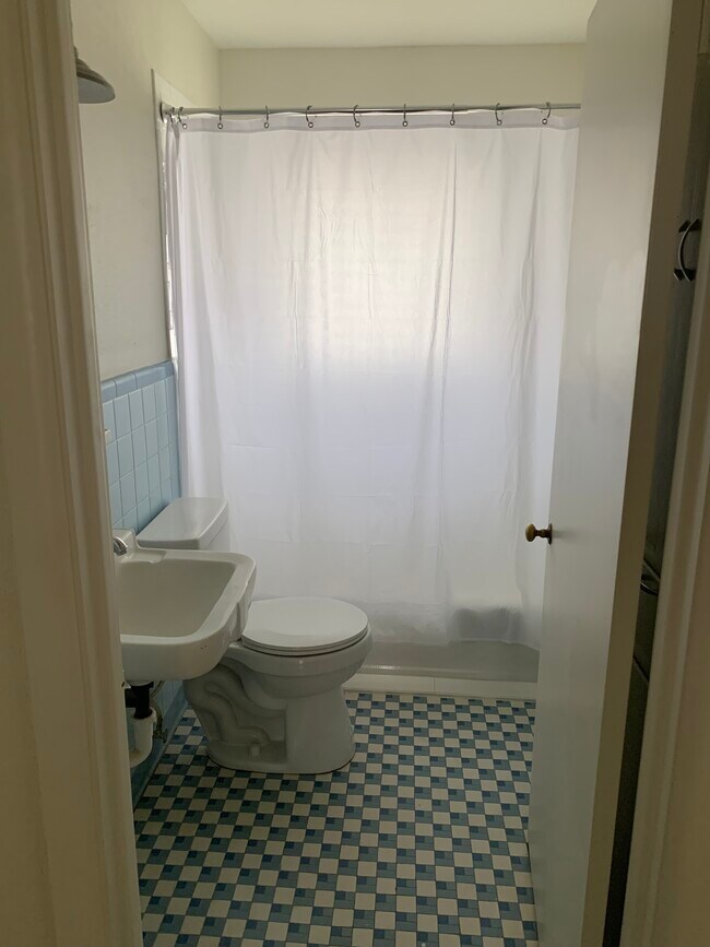 Building Photo - 1806 W Louisiana Ave