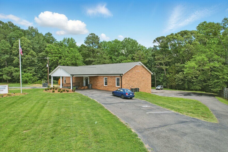 Building Photo - 216 Legion Dr