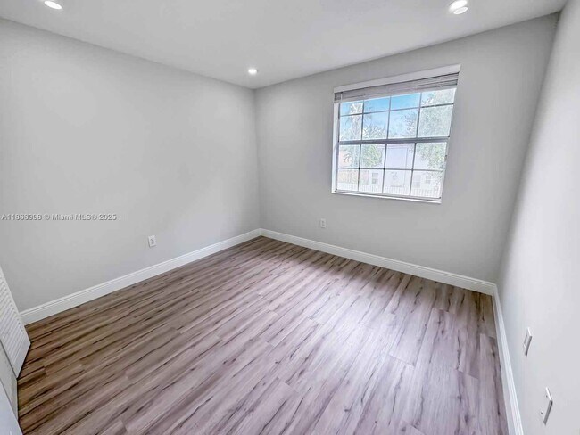 Building Photo - 1015 NW 125th Terrace