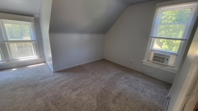 Building Photo - 20 N Willow St