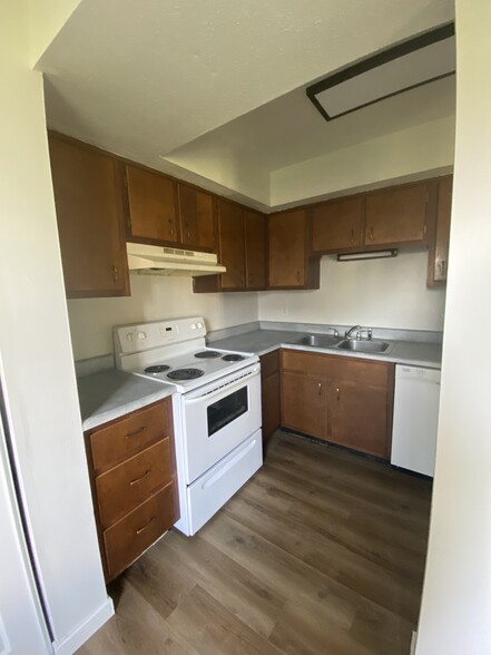Building Photo - Carter West Apartments & Townhouses