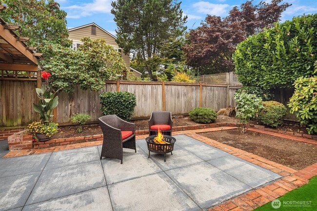 Building Photo - 5035 47th Ave NE