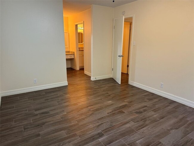 Building Photo - 2304 Mesquite Ln