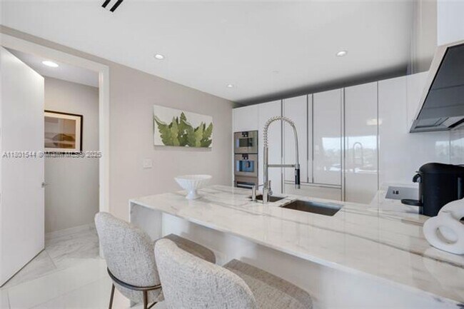 Building Photo - 10201 Collins Ave