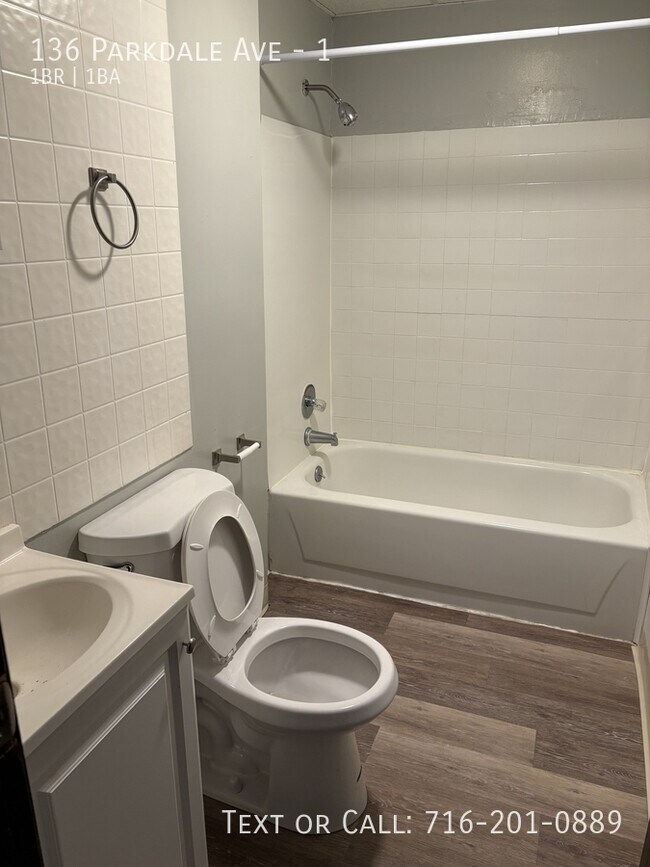 Building Photo - 136 Parkdale Ave