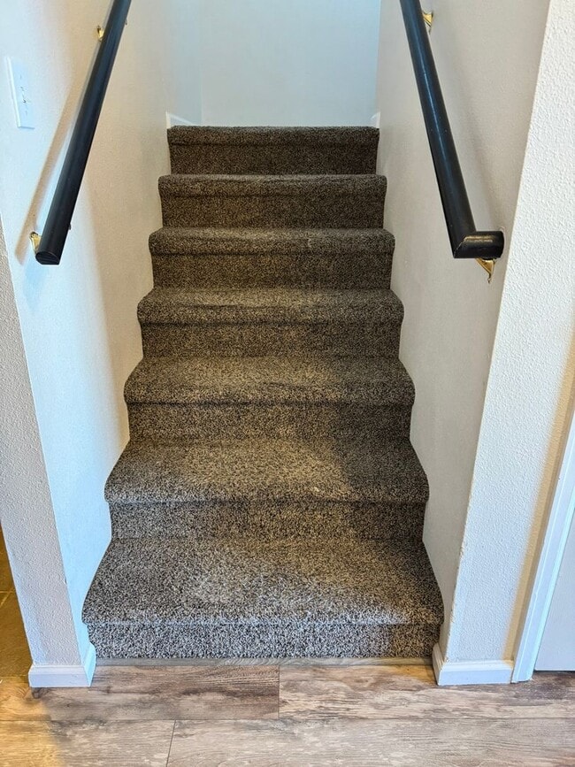 Building Photo - Corner Lot Townhouse, newly painted, new carpet