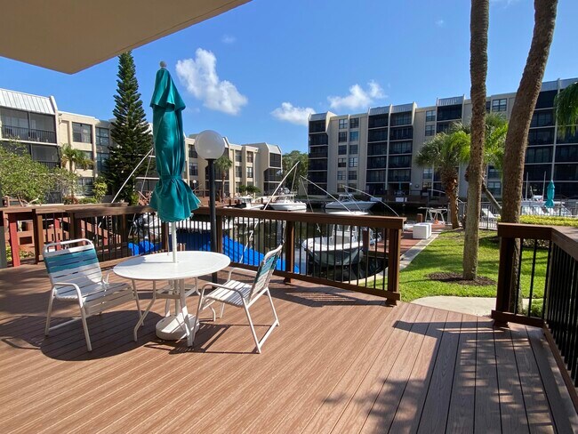 Building Photo - 11 Royal Palm Way