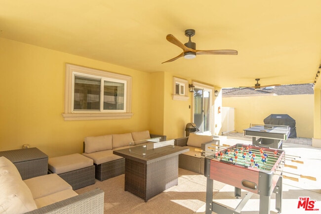 Building Photo - 5181 Densmore Ave