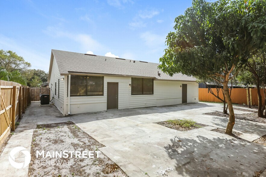 Building Photo - 2940 Blind Owl Dr