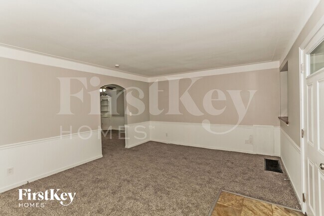 Building Photo - 1017 W North Bend Rd