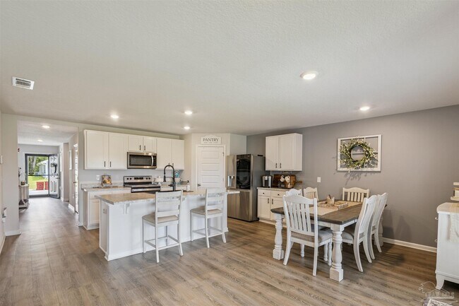 Building Photo - 5260 Peach Dr