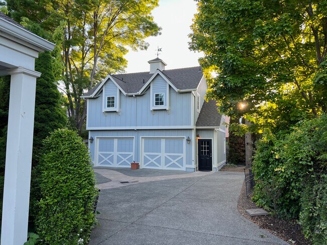 Primary Photo - 220 Nunan St