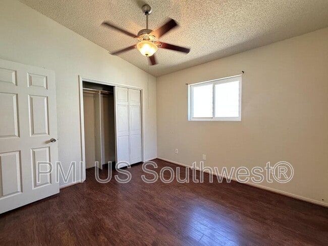 Building Photo - 1386 Lakeside Dr