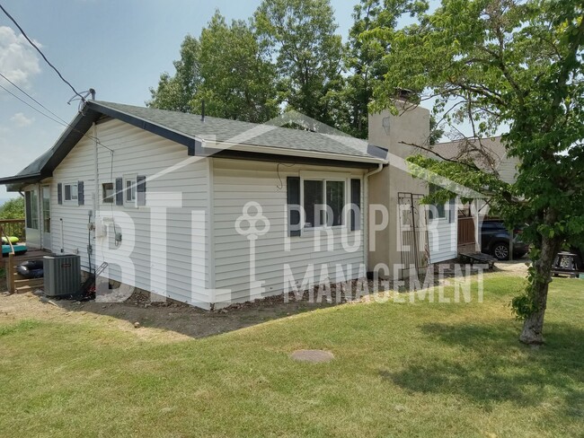 Building Photo - Beautiful Home with a Lakeview! Bonus Sunr...