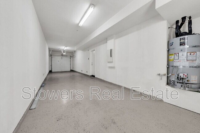 Building Photo - 173 Heligan Ln