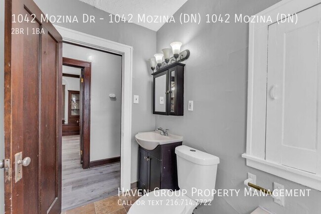 Building Photo - 1042 Mozina Dr