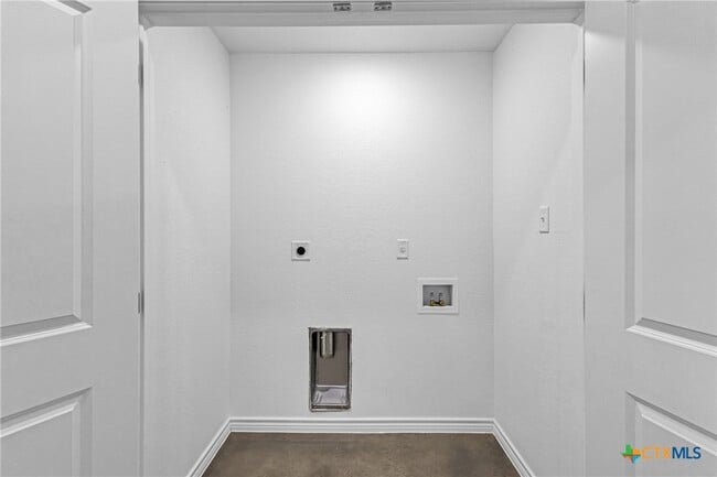 Building Photo - 905 Smoke Tree Ln