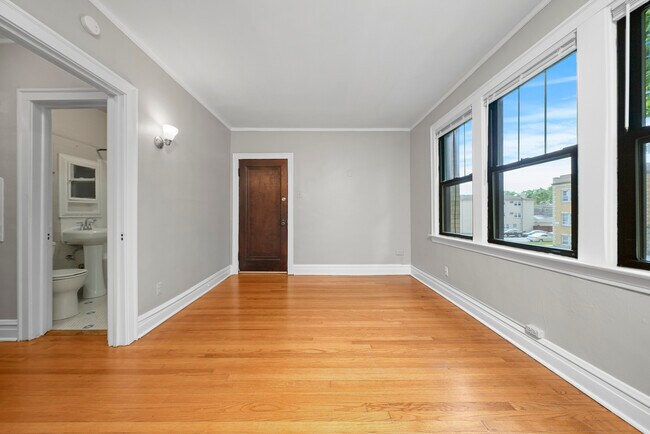 Building Photo - 1939 Grove Ave