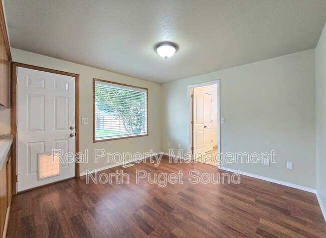 Building Photo - 8432 45th Dr NE