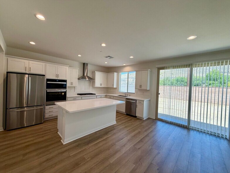 Building Photo - 21624 Thomas Ct