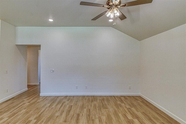 Building Photo - 2804 S Bowling Dr