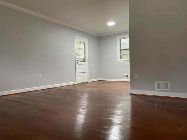 Living room - 7116 Buchanan Rd