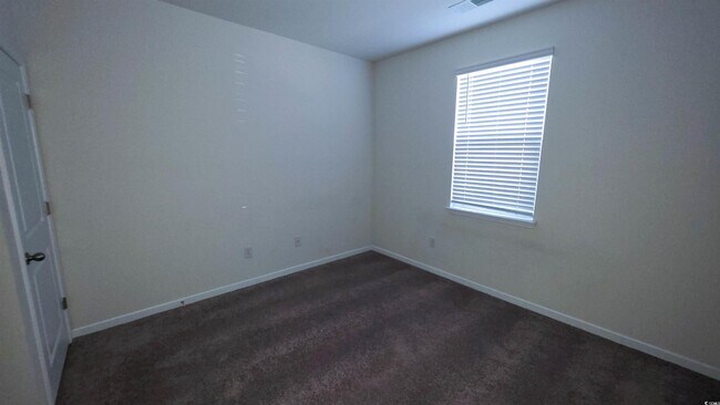 Building Photo - 3565 Bells Lk Cir