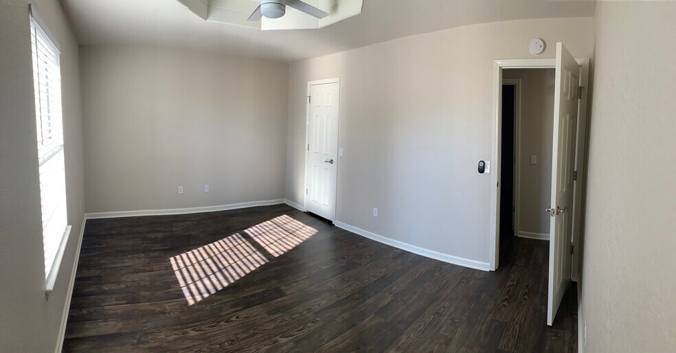 Building Photo - 1203 SE 22nd St